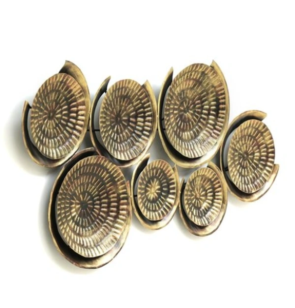 Metal 7 Thaal Wall Decor For Beautiful Home - Free Size, Metal, Pack of 7